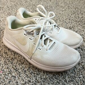Nike Free run white women’s tennis shoe